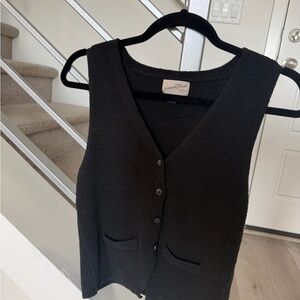 Universal Thread Black V-Neck Sweater Vest